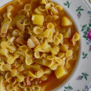Pasta e patate in decorative soup bowl.