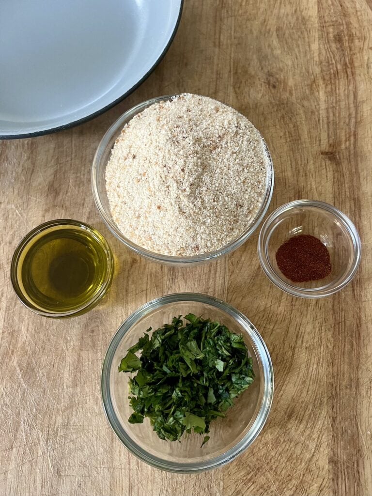 Ingredients for toasted breadcrumb/pangratatto topping.