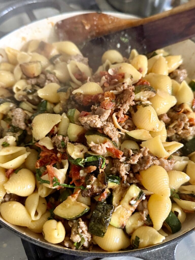 The finsihed Pasta with Sausage and Zucchini in pan.