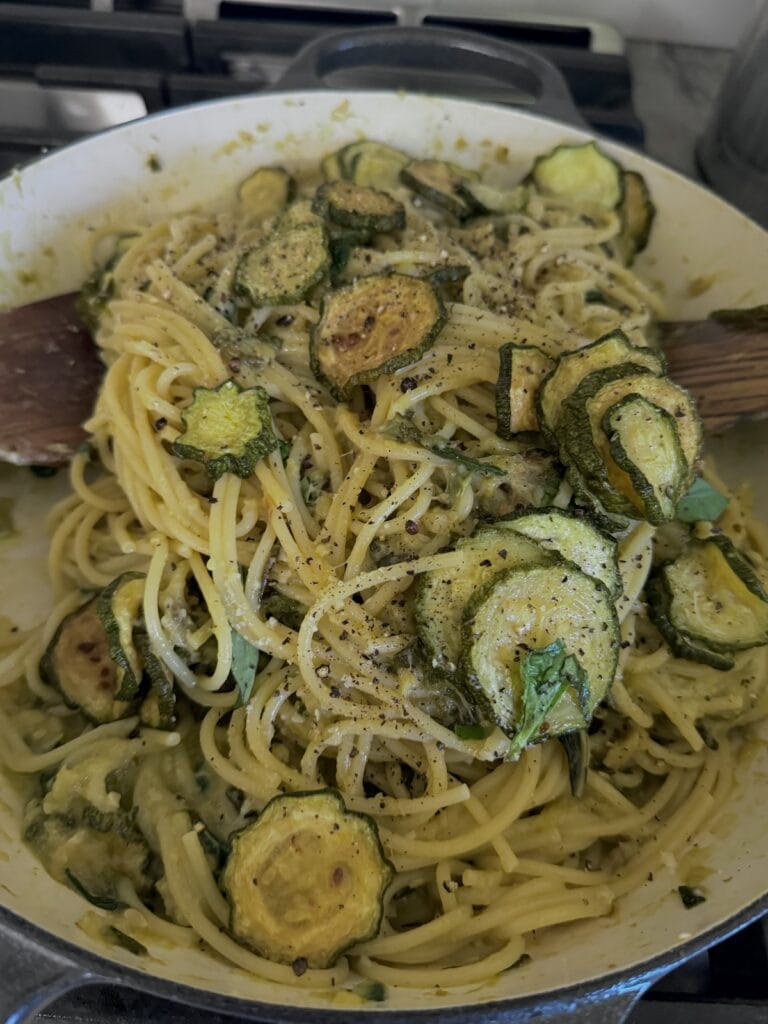 Finished spaghetti alla nerano in pan.