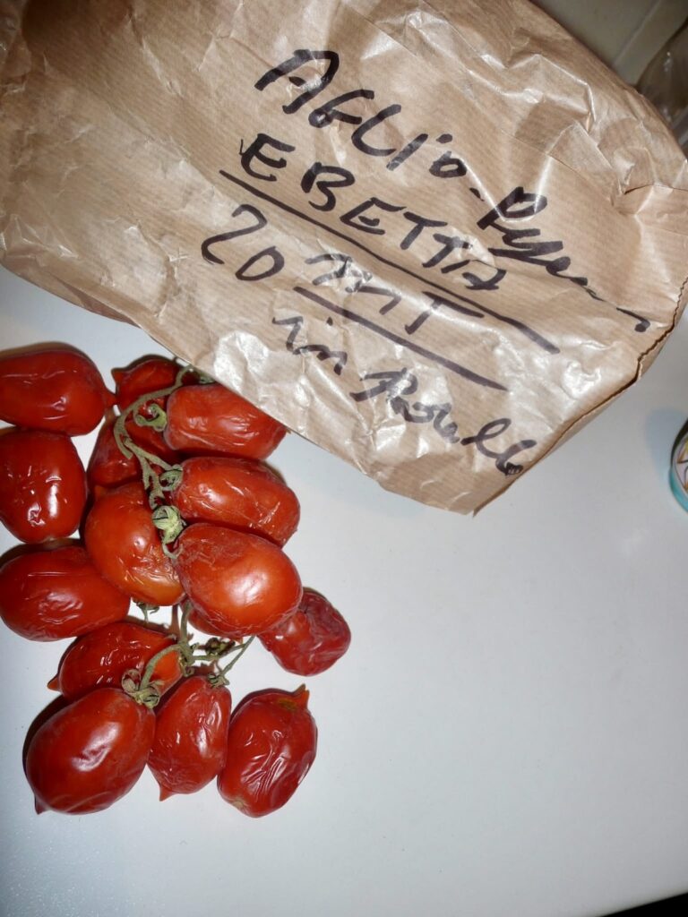 Cooking instructions written on paper bag in Italian.